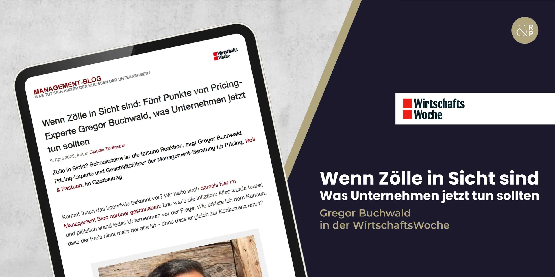 Ein Tablet mit dem geöffneten Artikel "Wenn Zölle in Sicht sind" von Prof. Roll & Pastuch Pricing-Experte Gregor Buchwald auf dem Management-Blog der WirtschaftsWoche