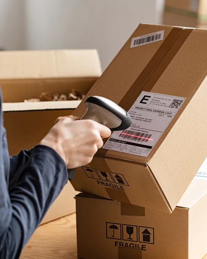 Pakete im Handels- und Logistikprozess
