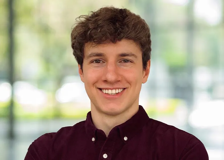 Praktikant Julian