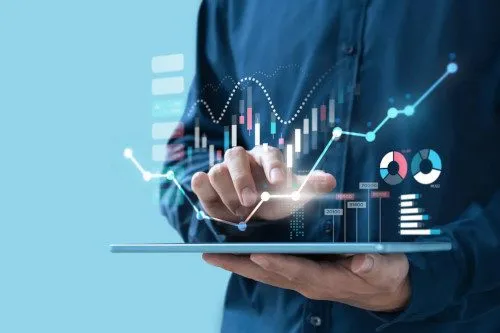 Die Anwendungen von Data Analytics sind vielfältig und verfolgen das Ziel Daten in Wissen umzuwandeln. Roll & Pastuch unterstützt Sie dabei.