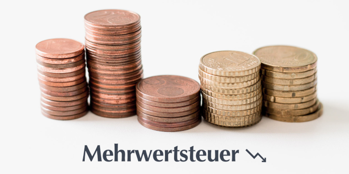 Umsatzsteuer Symbolbild Muenzen Roll und Pastuch
