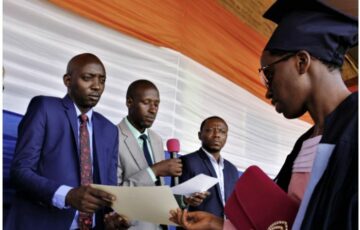 Roll und Pastuch hilft Burundikids