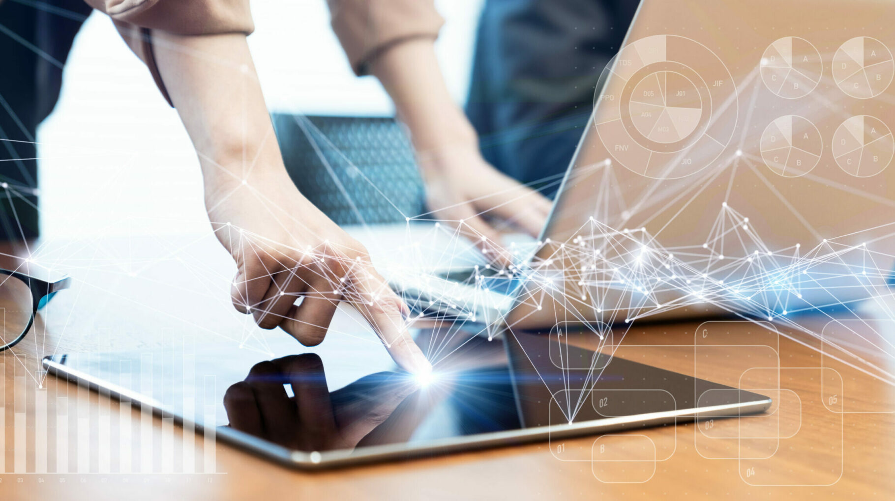 Im neuen Whitepaper von Roll & Pastuch geht es um das Thema: Digitalisierung im Vertrieb