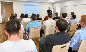 Prof. Roll & Pastuch-Mitarbeitende beim Teammeeting in Österreich