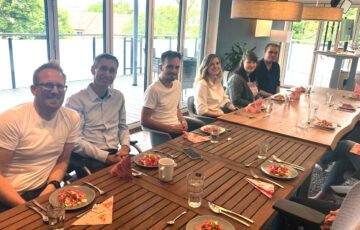 R&P-Team genießt Melone, Risotto & Co beim gemeinsames Kochen am Osnabrücker Standort