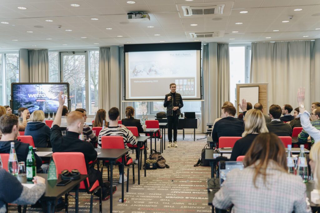 Prof. Oliver Roll leitet Schulung beim R&P Wintermeeting in Köln