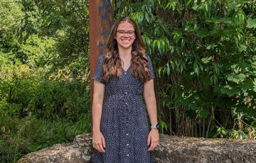 Freizeitbild von Praktikantin Nicole in der Natur