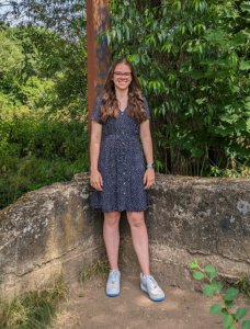 Freizeitbild von Praktikantin Nicole in der Natur