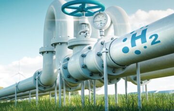 Drei Wasserstoffrohrleitung mit Druckventil und H2 Aufdruck auf einer Grünfläche