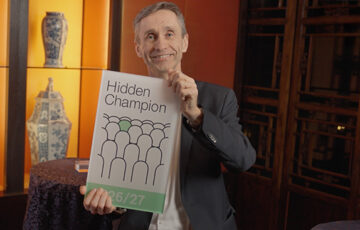 Prof. Oliver Roll mit der Auszeichnung Hidden Champion 2026/27