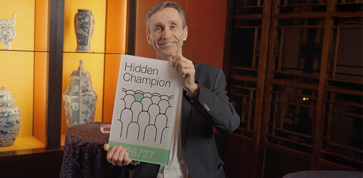 Prof. Oliver Roll mit der Auszeichnung Hidden Champion 2026/27